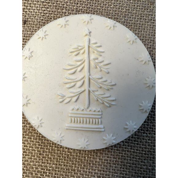 Christmas Holiday Soap in a Tin--Collectible Vintage Pier One - Picture 7 of 7